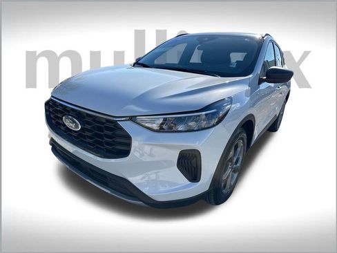 Certified 2025 Ford Escape ST-Line w/ Equipment Group 301A image 10