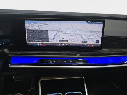 Used 2025 BMW 740i w/ Premium Package RWD image 23