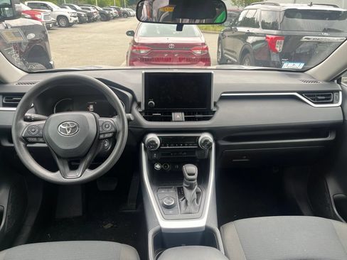 Used 2025 Toyota RAV4 LE AWD/4WD image 4