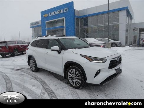 Used 2023 Toyota Highlander Platinum image 1