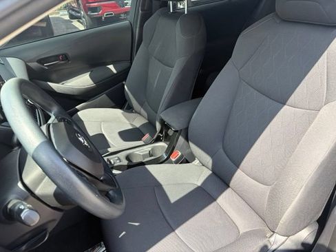 Used 2022 Toyota Corolla LE FWD image 17