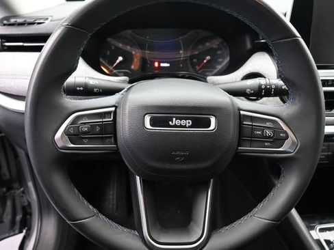 Used 2022 Jeep Compass Latitude FWD image 34