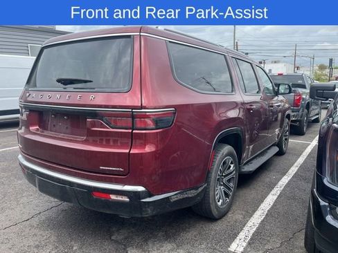 Used 2023 Jeep Wagoneer L Series II AWD/4WD image 4