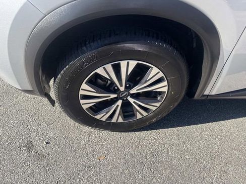 Used 2023 Nissan Rogue SV image 12