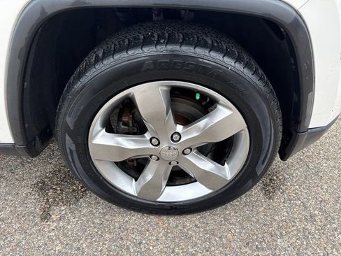 Used 2011 Jeep Grand Cherokee Limited image 5