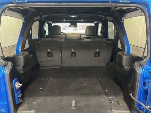 Used 2024 Jeep Wrangler Unlimited Sahara image 12