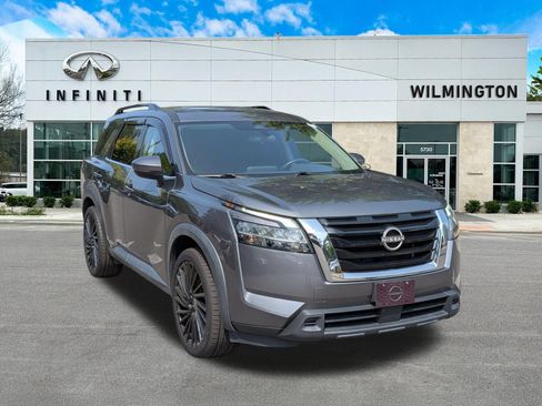 Used 2022 Nissan Pathfinder SV AWD/4WD image 1