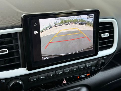 Used 2024 Hyundai Venue Limited FWD image 37