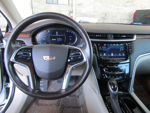 Used 2016 Cadillac XTS Premium FWD image 16