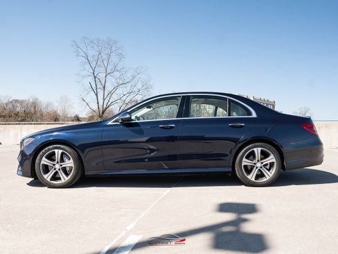 Used 2017 Mercedes-Benz E 300 image 4