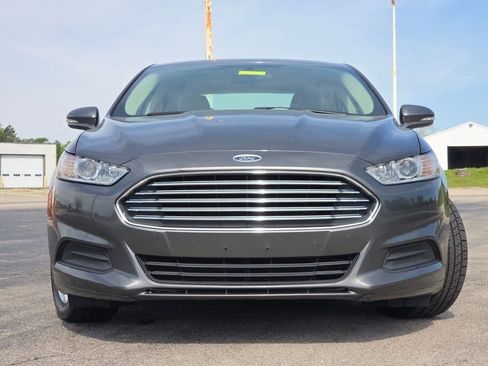 Used 2016 Ford Fusion SE FWD image 3