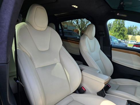 Used 2020 Tesla Model X Long Range image 11