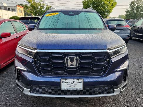 Used 2025 Honda Pilot Touring image 2