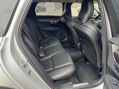 Used 2020 Volvo V90 T6 Cross Country image 12