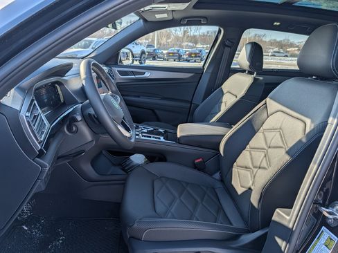 New 2026 Volkswagen Atlas Cross Sport SE image 4