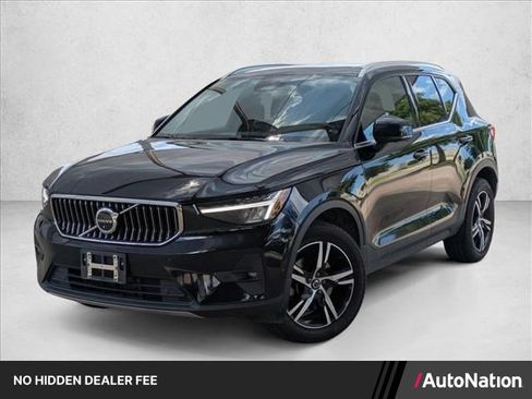 Used 2023 Volvo XC40 B5 Plus w/ Driver Assist Package AWD/4WD image 1