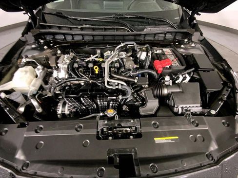 Used 2025 Nissan Altima 2.5 SV FWD image 10