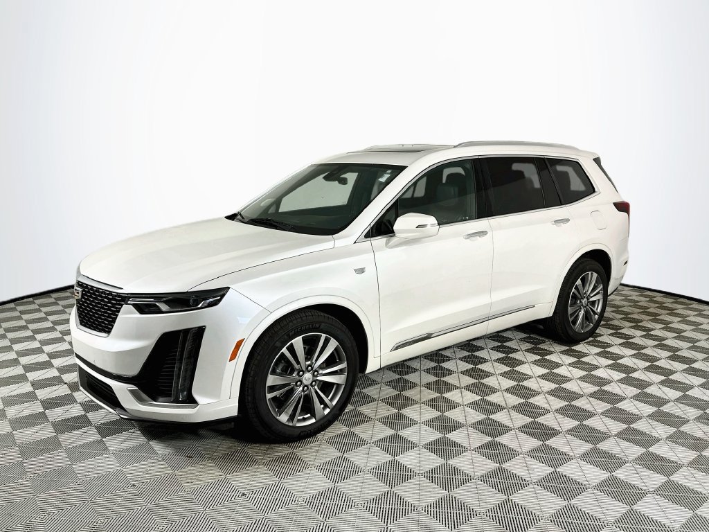 Used 2022 Cadillac XT6 Premium Luxury FWD image 3