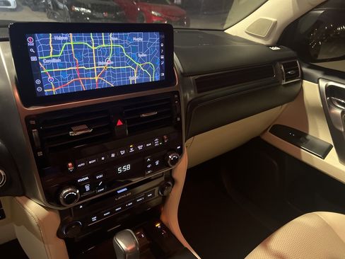 Used 2022 Lexus GX 460 Luxury w/ Sport Design Package image 11