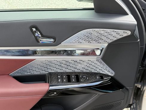 New 2026 BMW 740i w/ Premium Package RWD image 19