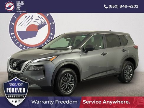 Used 2023 Nissan Rogue S FWD image 2