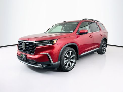 Used 2025 Honda Pilot Elite image 3