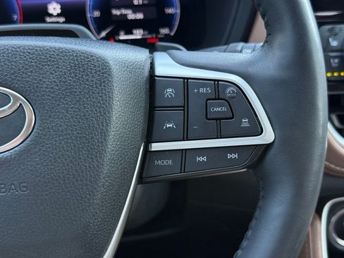 Used 2024 Toyota Grand Highlander AWD image 33