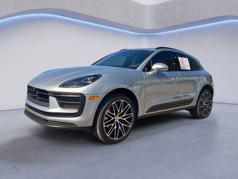 Used 2024 Porsche Macan AWD/4WD image 1