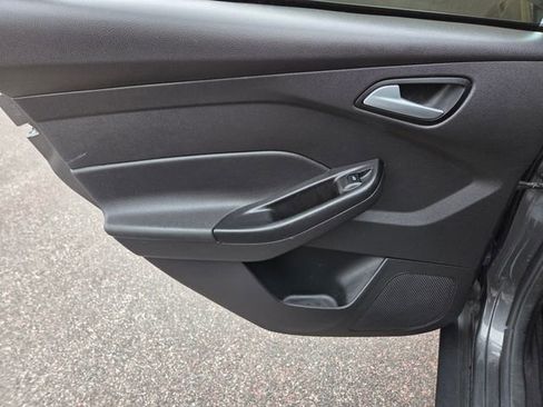 Used 2015 Ford Focus SE w/ SE Cold Weather Package image 43