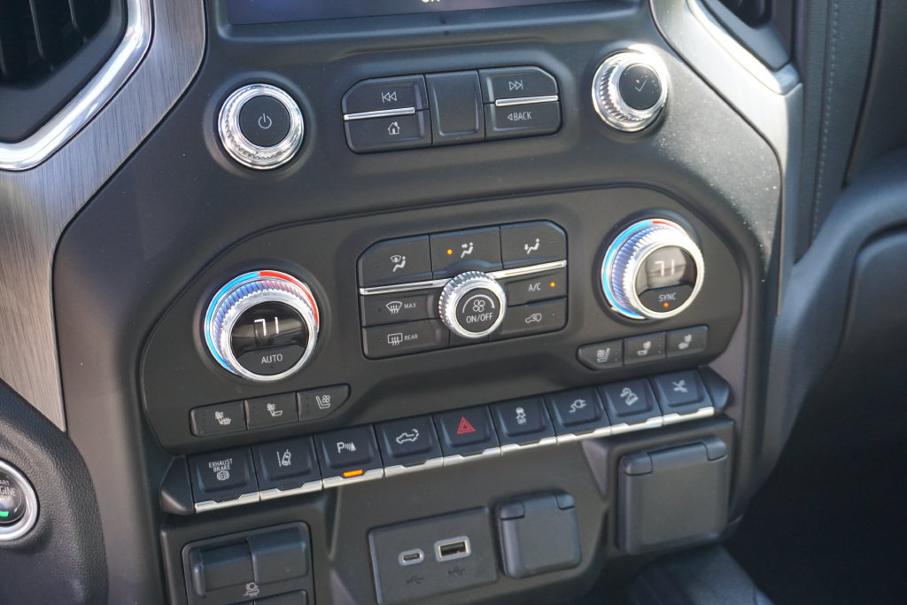 Used 2021 GMC Sierra 3500 Denali w/ Denali Ultimate Package AWD/4WD image 19