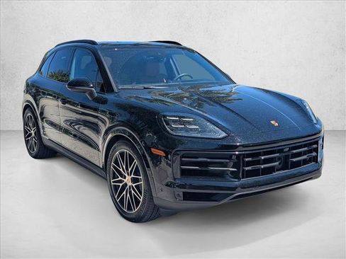 Used 2024 Porsche Cayenne S AWD/4WD image 3