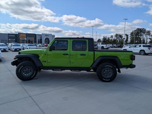 New 2025 Jeep Gladiator Sport image 4