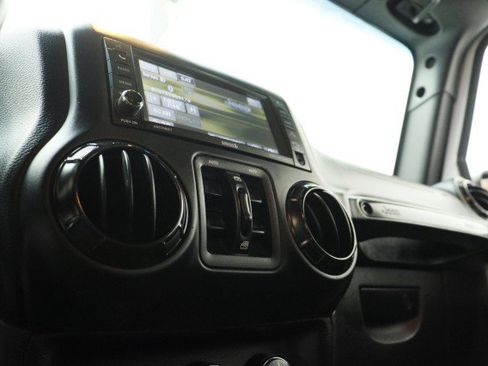 Used 2017 Jeep Wrangler Unlimited Sahara AWD/4WD image 15