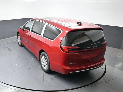 New 2027 Chrysler Pacifica Select FWD image 32