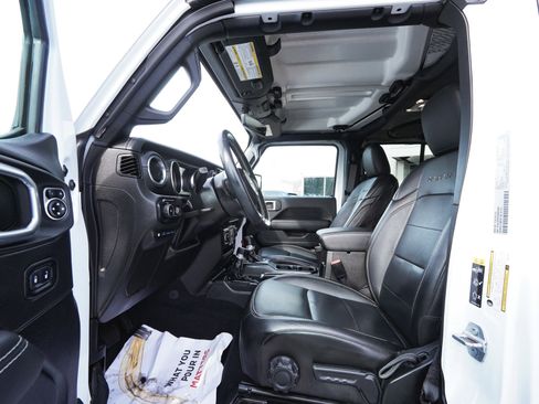 Used 2023 Jeep Wrangler Unlimited Sahara w/ Cold Weather Group image 32