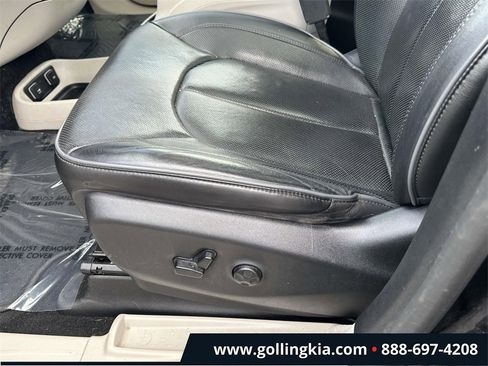 Used 2019 Chrysler Pacifica Limited image 20