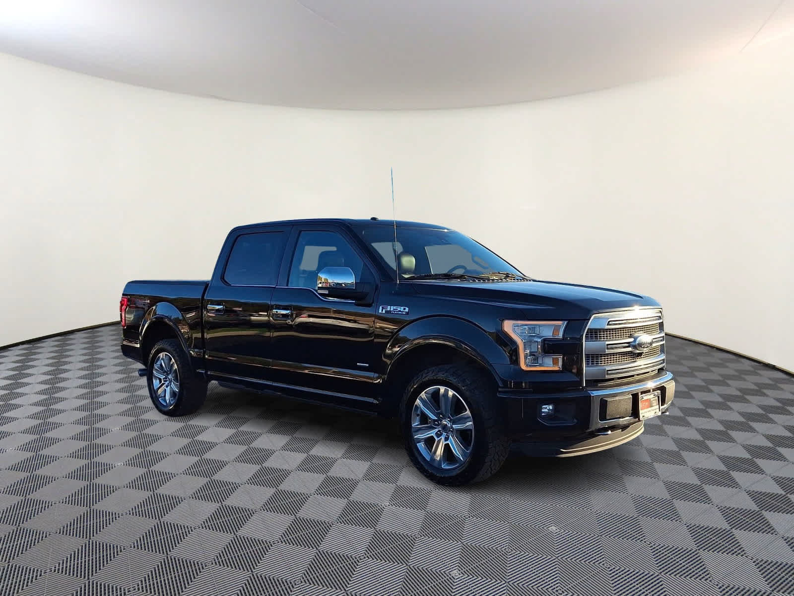 Used 2016 Ford F150 Platinum w/ Equipment Group 701A Luxury AWD/4WD image 4
