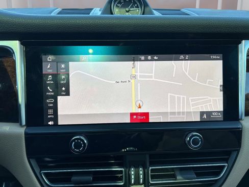 Used 2023 Porsche Macan Turbo image 32