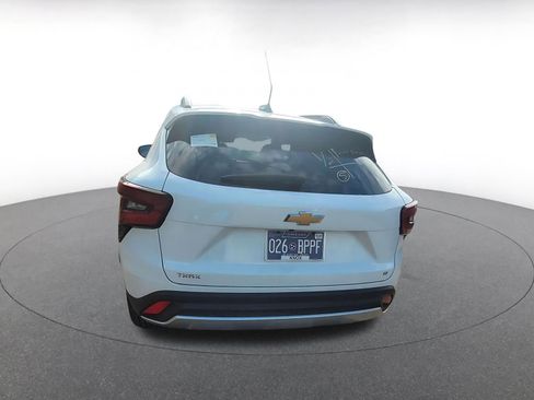 Used 2025 Chevrolet Trax LT image 6