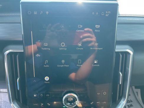 Used 2025 GMC Acadia Elevation FWD image 21