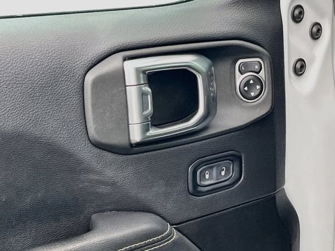 Used 2023 Jeep Gladiator Overland w/ LED Lighting Group AWD/4WD image 18