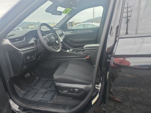 Used 2025 Jeep Grand Cherokee Laredo X w/ Luxury Tech Group I AWD/4WD image 12