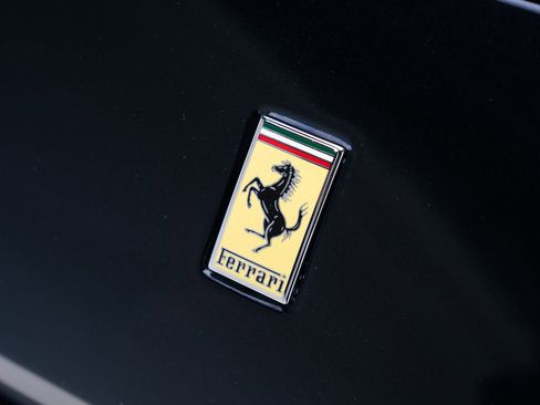 Used 2018 Ferrari GTC4Lusso image 10