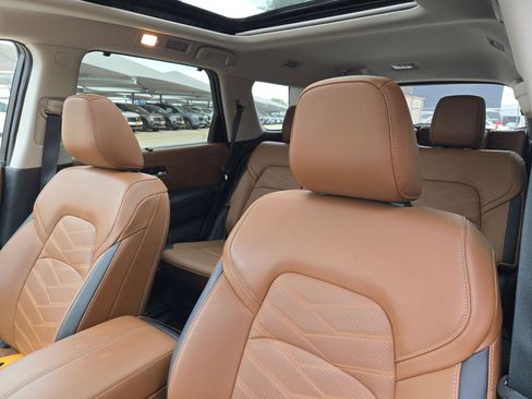 Used 2024 Nissan Pathfinder Platinum w/ Cargo Package image 9