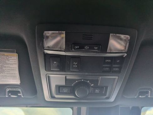 Used 2018 Toyota Tacoma TRD Off-Road AWD/4WD image 25