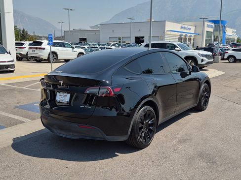 Used 2024 Tesla Model Y Long Range AWD/4WD image 3