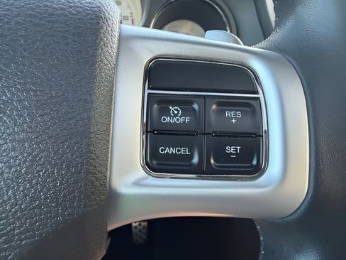 Used 2013 Dodge Challenger R/T RWD image 15
