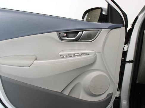 Used 2021 Hyundai Kona Limited w/ Cargo Package FWD image 9