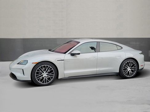 Used 2025 Porsche Taycan image 2