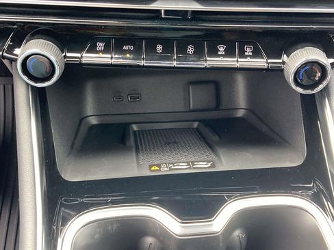 New 2026 Chevrolet Traverse LT w/ Sun and Wheel Package FWD image 24